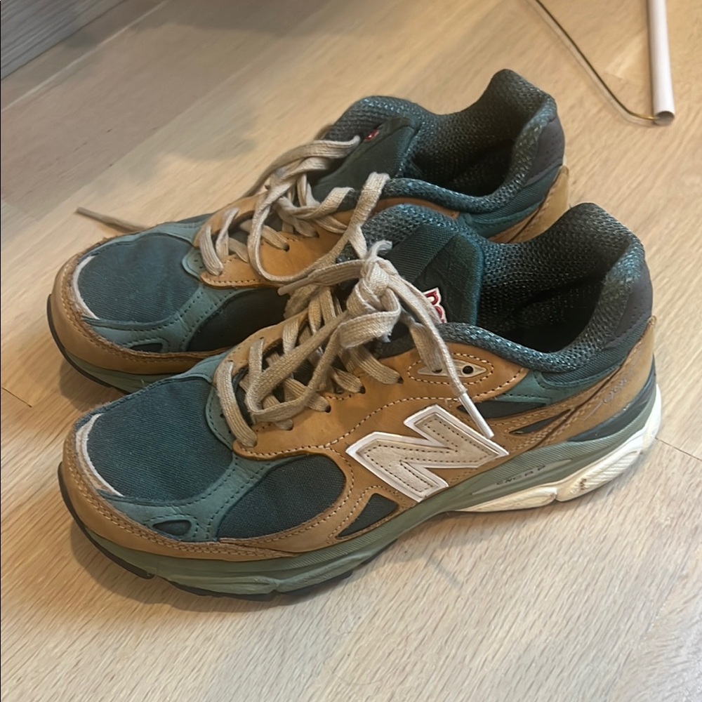 New Balance Green and Tan Retro Sneakers 990v3 size 38.5